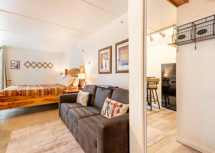Mountain Plaza 308
